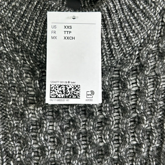 NWT H & M Divided Sweater - Picture 3 of 6